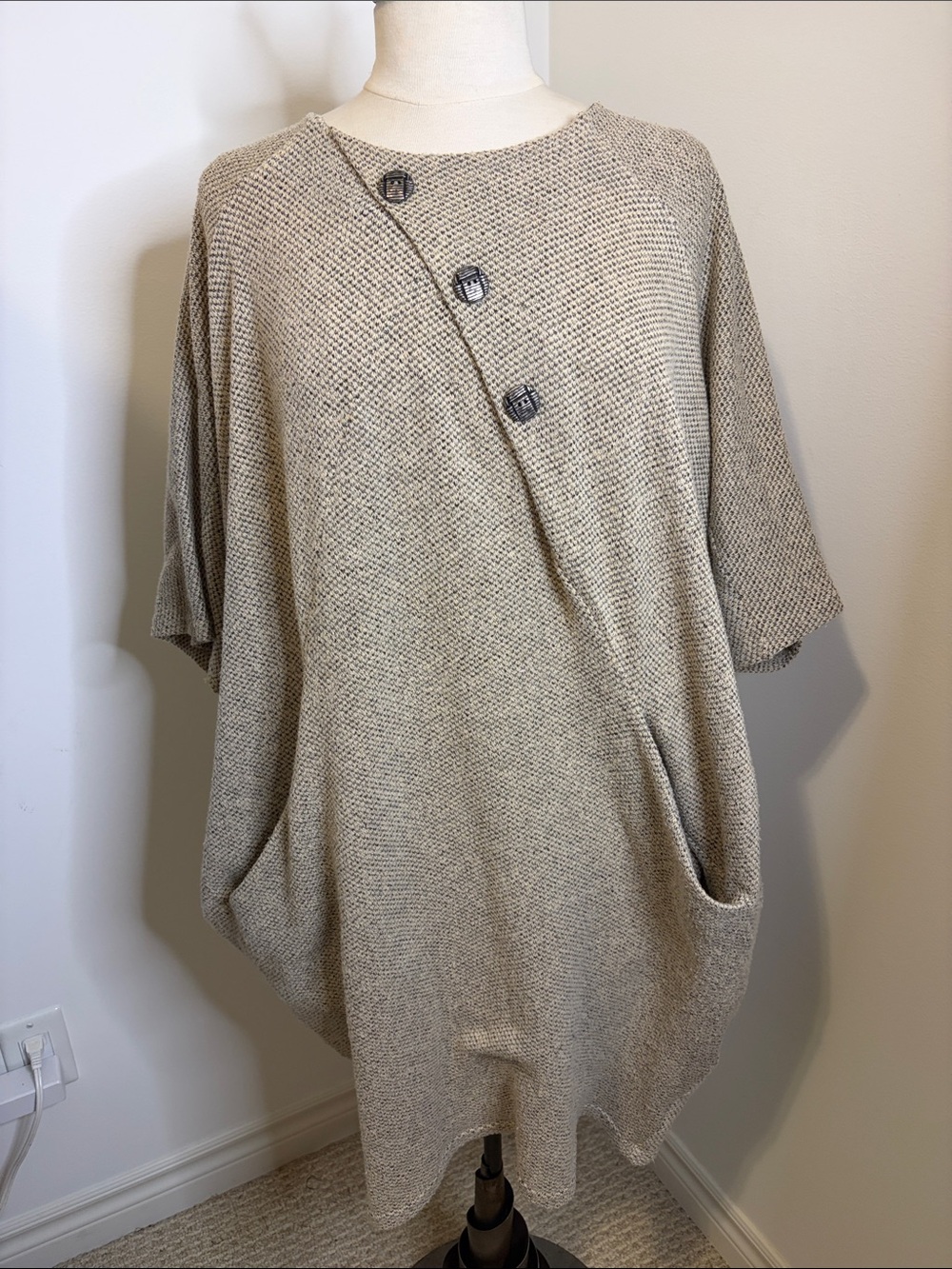 🇨🇦MICHAEL TYLER Made in Canada Taupe Black Speckled Asymmetrical Button Tunic M